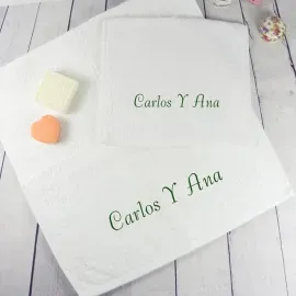Ensemble de serviettes avec prénoms brodés