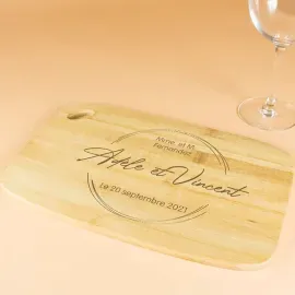 Planche à découper en bois gravée pour couple