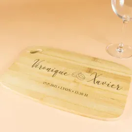 Planche en bois gravée pour couple