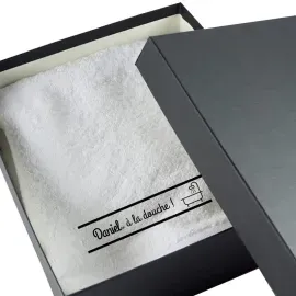 Serviette brodée 'À la douche'