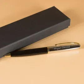 Stylo à bille avec détail doré gravé