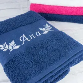 Serviette en coton brodé