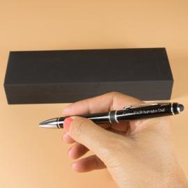 Stylo avec détail gravé