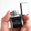 Cadeaux avec le nom: Briquet Zippo gravé avec texte