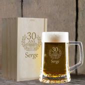 Chope de bière anniversaire dans son coffret en bois