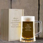 Chope de bière gravée avec une coffret en bois gravé