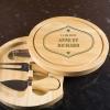 Cadeaux avec le nom: Plateau de fromages personnalisé pour couple