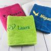 Cadeaux brodés: Serviettes brodées avec motif et nom