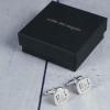 Cadeaux avec le nom: Boutons de manchette carrés en argent gravés Cadeaux avec le nom: Boutons de manchette carrés en argent gravés