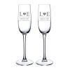 Art de la table personnalisé: Coupes de champagne gravées pour les nouveaux mariés Art de la table personnalisé: Coupes de champagne gravées pour les nouveaux mariés