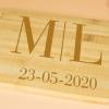 Décoration: Planche à découper en bois gravée avec initiales Décoration: Planche à découper en bois gravée avec initiales