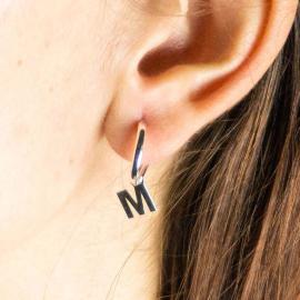 Boucles d'oreilles en argent personnalisées avec l'initiale Boucles d'oreilles en argent personnalisées avec l'initiale