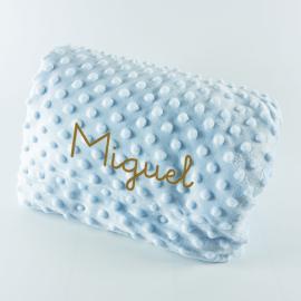 Couverture pour bébé brodée à pois Couverture pour bébé brodée à pois