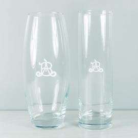 Vase gravé avec monogramme Vase gravé avec monogramme