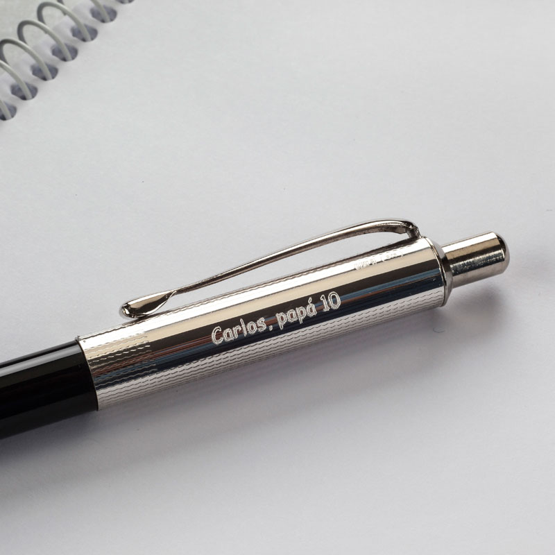 Cadeaux personnalisés: Cadeaux avec le nom: Stylo en argent gravé