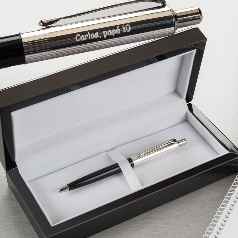 Cadeaux personnalisés: Cadeaux avec le nom: Stylo en argent gravé