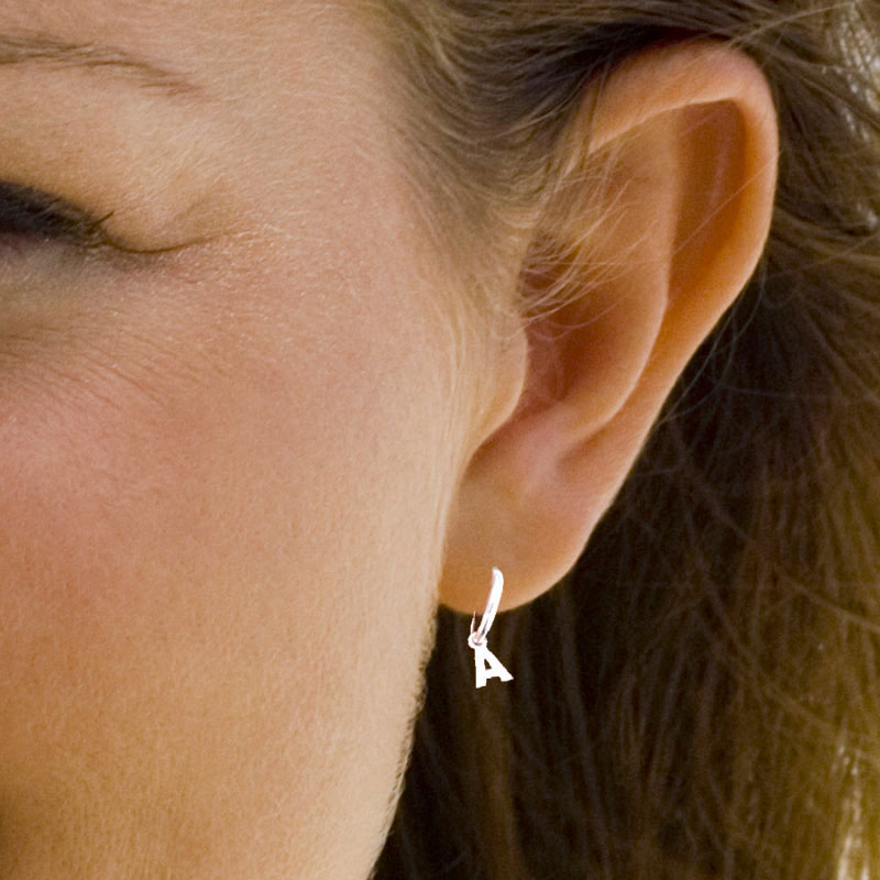 Cadeaux personnalisés: Bijoux personnalisés: Boucles d'oreilles en argent personnalisées avec l'initiale