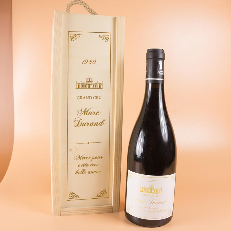 Cadeaux personnalisés: Boissons personnalisées: Bouteille de vin avec étiquette traditionnelle