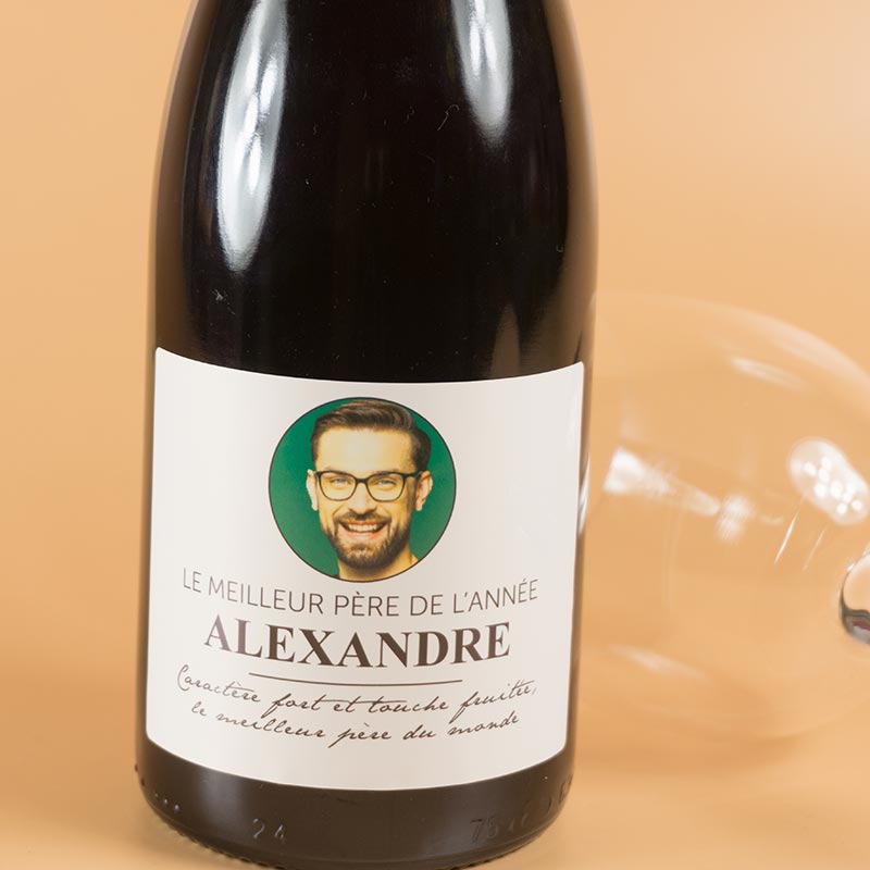 Cadeaux personnalisés: Boissons personnalisées: Bouteille de vin personnalisée élégante avec photo