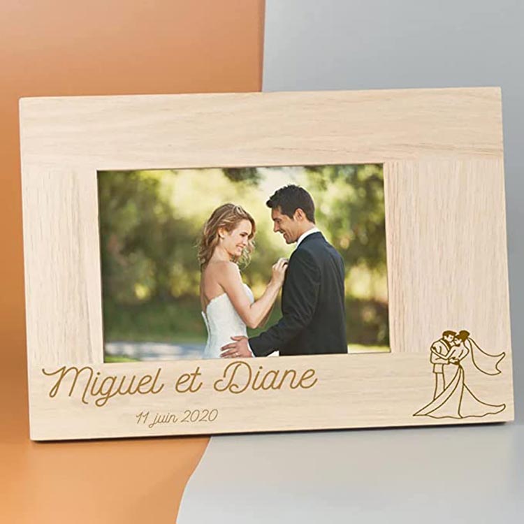 Cadeaux personnalisés: Cadeaux avec le nom: Cadre en bois personnalisé pour les mariages