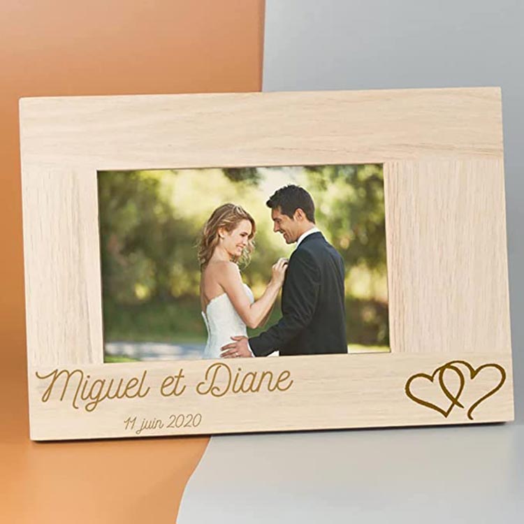 Cadeaux personnalisés: Cadeaux avec le nom: Cadre en bois personnalisé pour les mariages