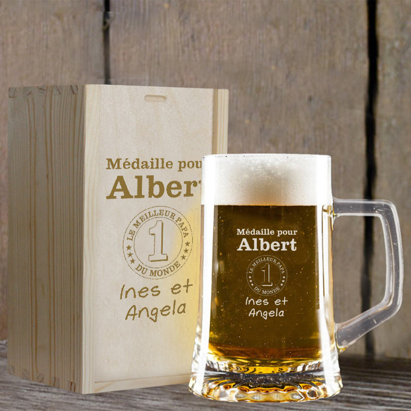 Cadeaux personnalisés: Art de la table personnalisé: Chope de bière et coffret en bois personnalisé