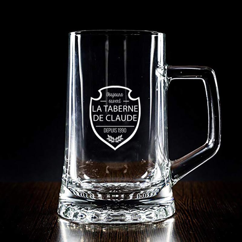 Cadeaux personnalisés: Cadeaux avec le nom: Chope de bière gravée personnalisée 'La taverne de...'