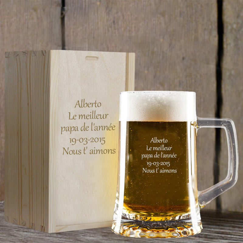 Cadeaux personnalisés: Cadeaux avec le nom: Chope de bière gravée avec une coffret en bois gravé