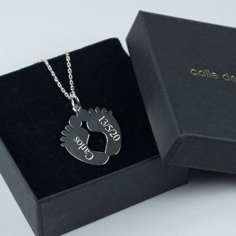 Cadeaux personnalisés: Bijoux personnalisés: Pendentif en argent personnalisé pieds de bébé