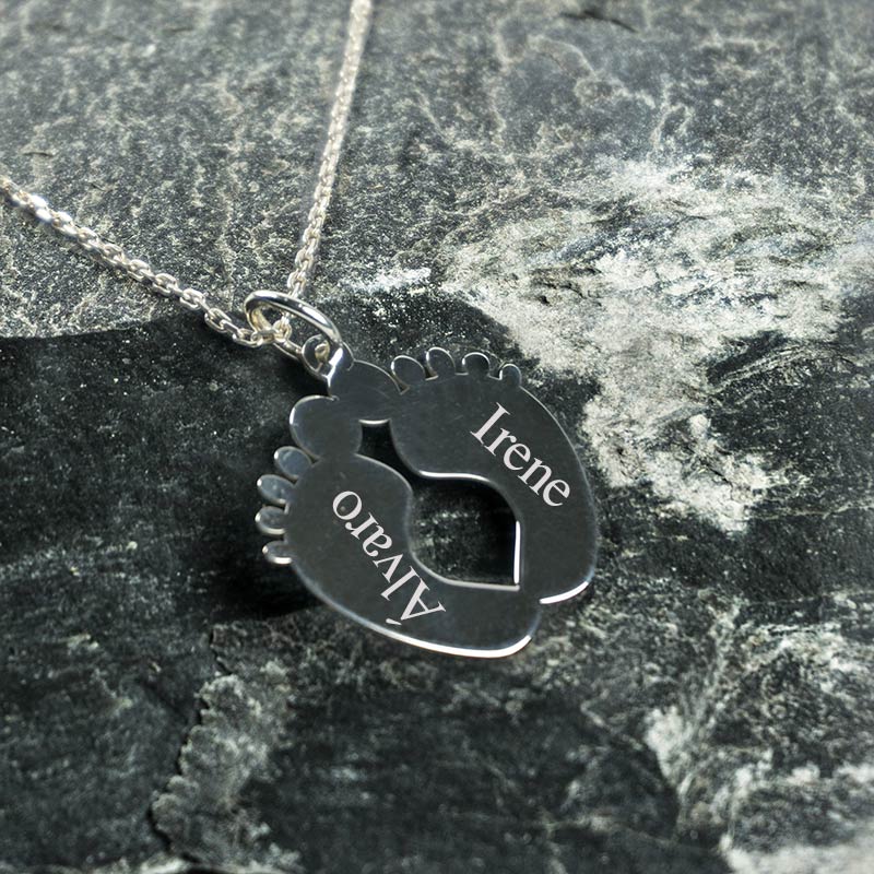 Cadeaux personnalisés: Bijoux personnalisés: Pendentif en argent personnalisé pieds de bébé