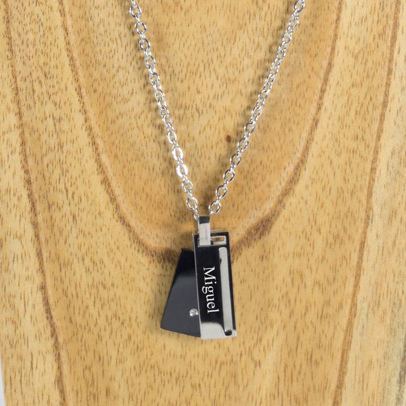 Cadeaux personnalisés: Bijoux personnalisés: Pendentif personnalisé avec plaque noire