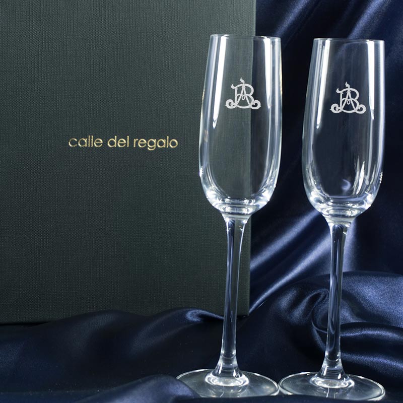 Cadeaux personnalisés: Art de la table personnalisé:  Coupes de champagne avec monogramme gravé