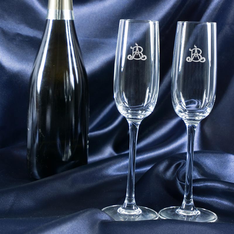 Cadeaux personnalisés: Art de la table personnalisé:  Coupes de champagne avec monogramme gravé