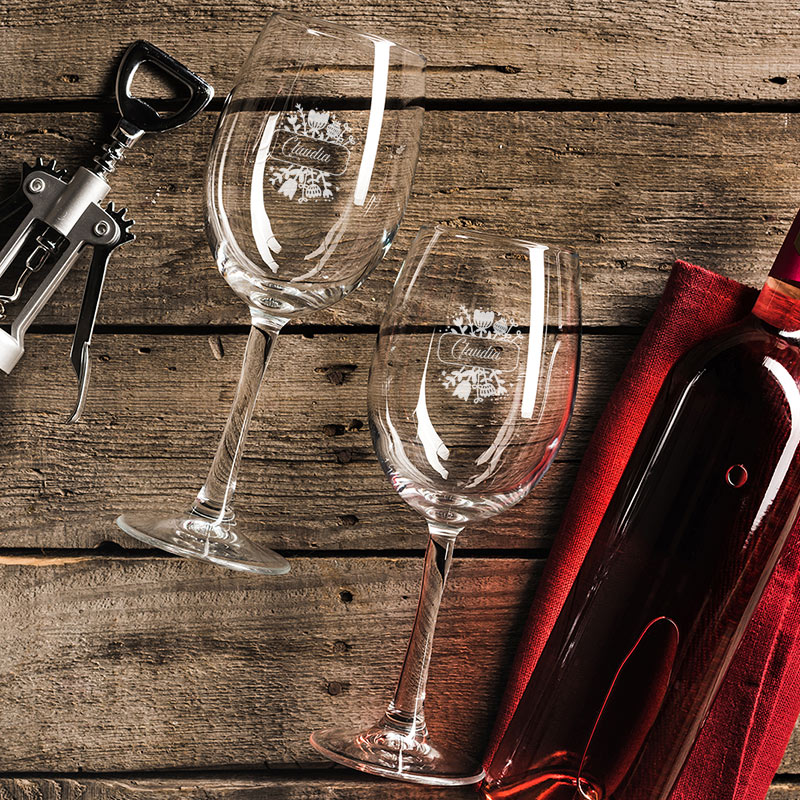 Cadeaux personnalisés: Art de la table personnalis&eacute;: Verres &agrave; vin grav&eacute;s motif floral