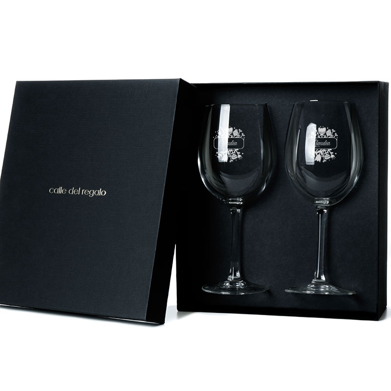 Cadeaux personnalisés: Art de la table personnalis&eacute;: Verres &agrave; vin grav&eacute;s motif floral