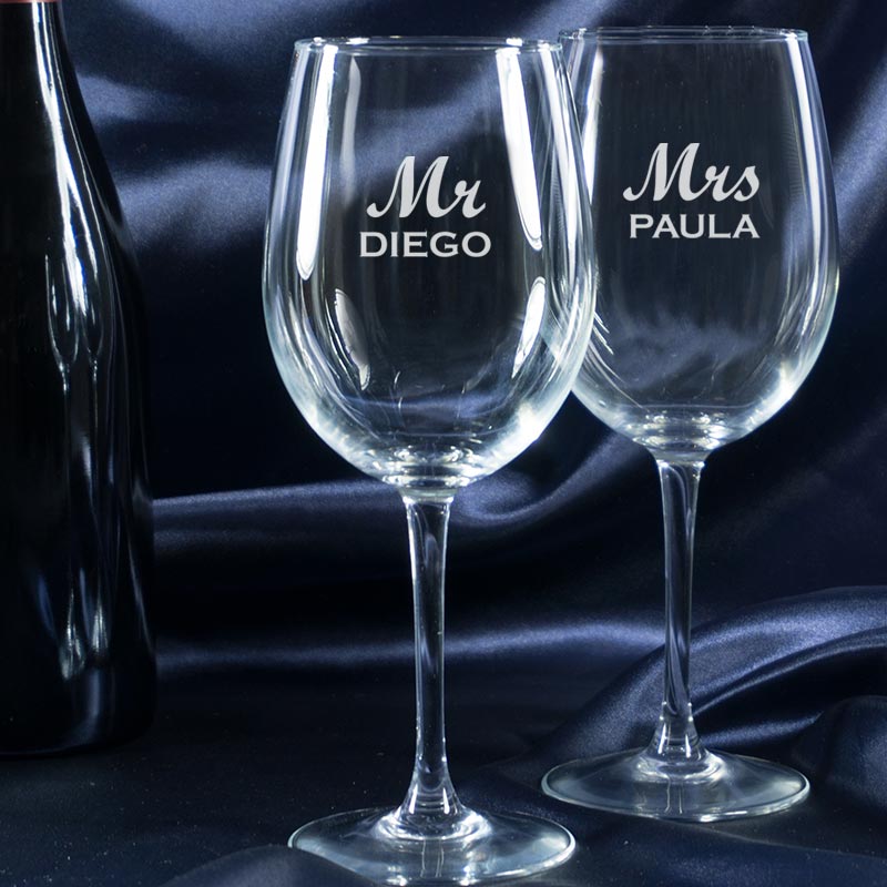 Cadeaux personnalisés: Art de la table personnalisé: Verres à vin gravés Mr et Mrs