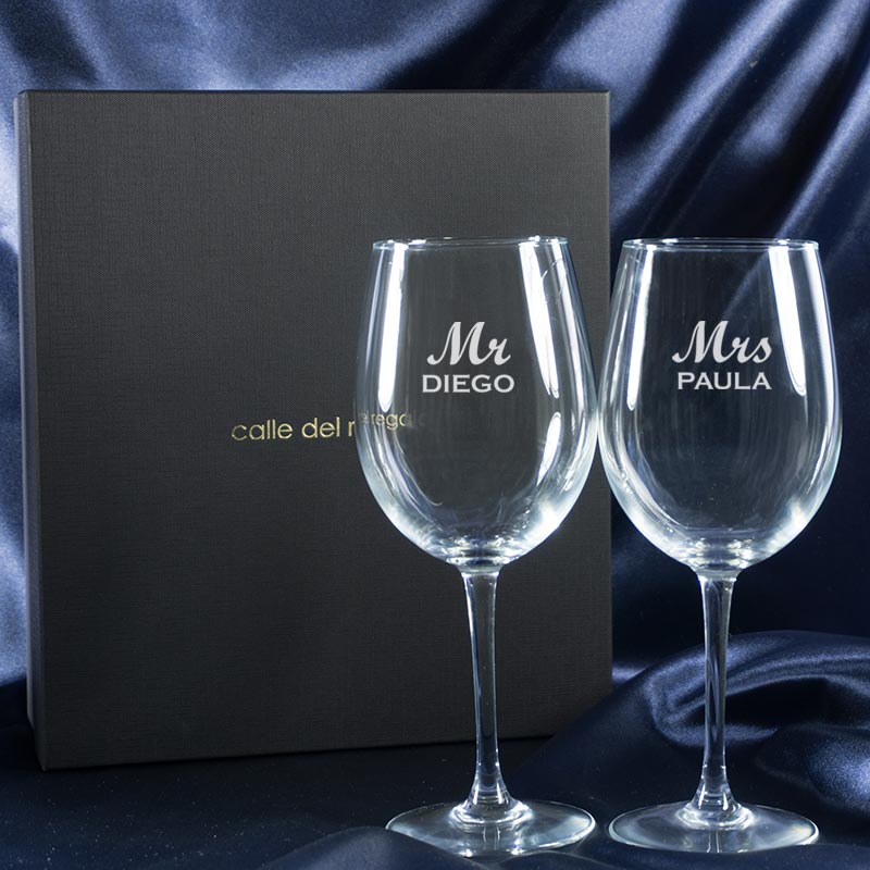 Cadeaux personnalisés: Art de la table personnalisé: Verres à vin gravés Mr et Mrs