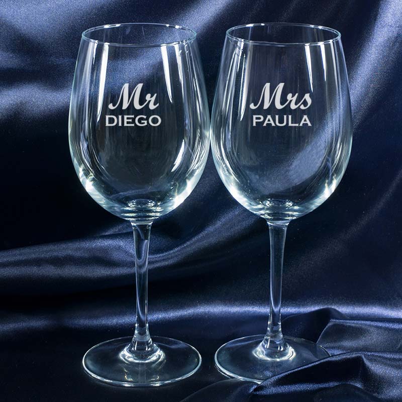 Cadeaux personnalisés: Art de la table personnalisé: Verres à vin gravés Mr et Mrs
