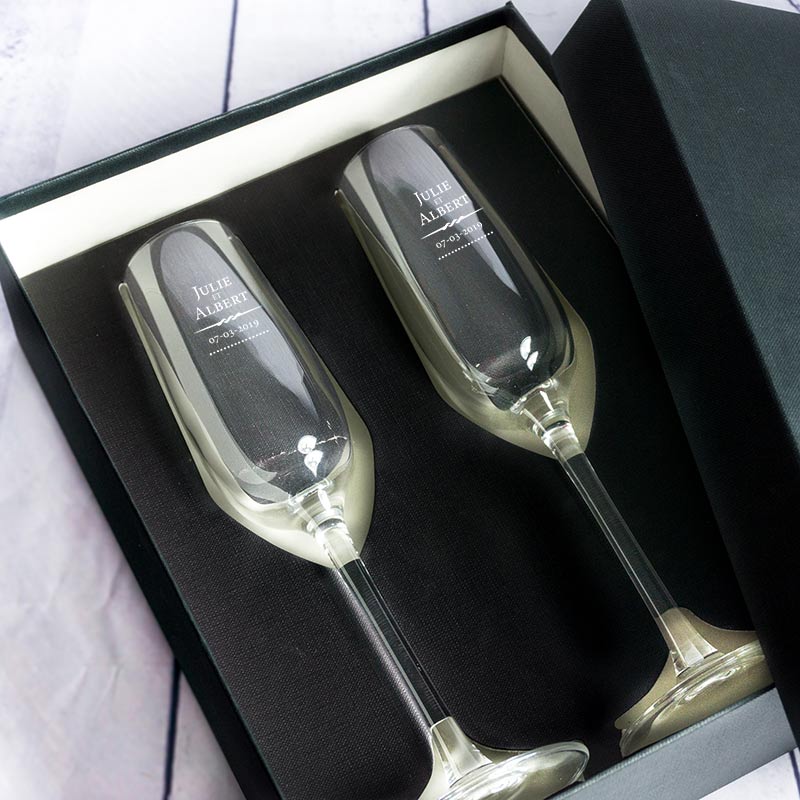 Cadeaux personnalisés: Art de la table personnalisé: Coupes de champagne gravées pour un couple