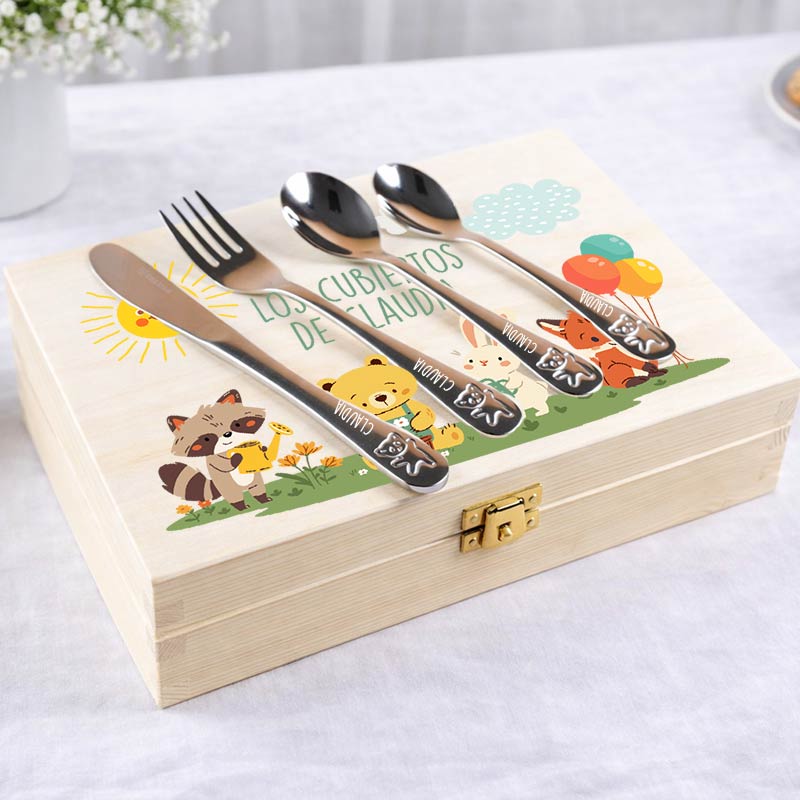 Cadeaux personnalisés: Couverts personnalis&eacute;s: Couverts personnalis&eacute;s pour enfants dans une bo&icirc;te en bois