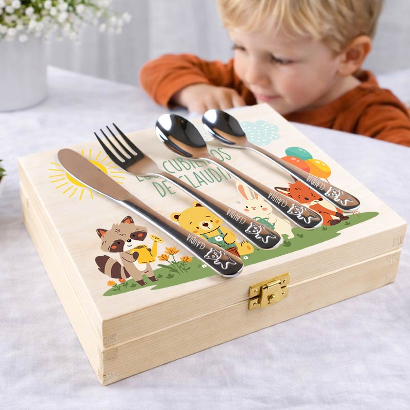 Cadeaux personnalisés: Couverts personnalis&eacute;s: Couverts personnalis&eacute;s pour enfants dans une bo&icirc;te en bois