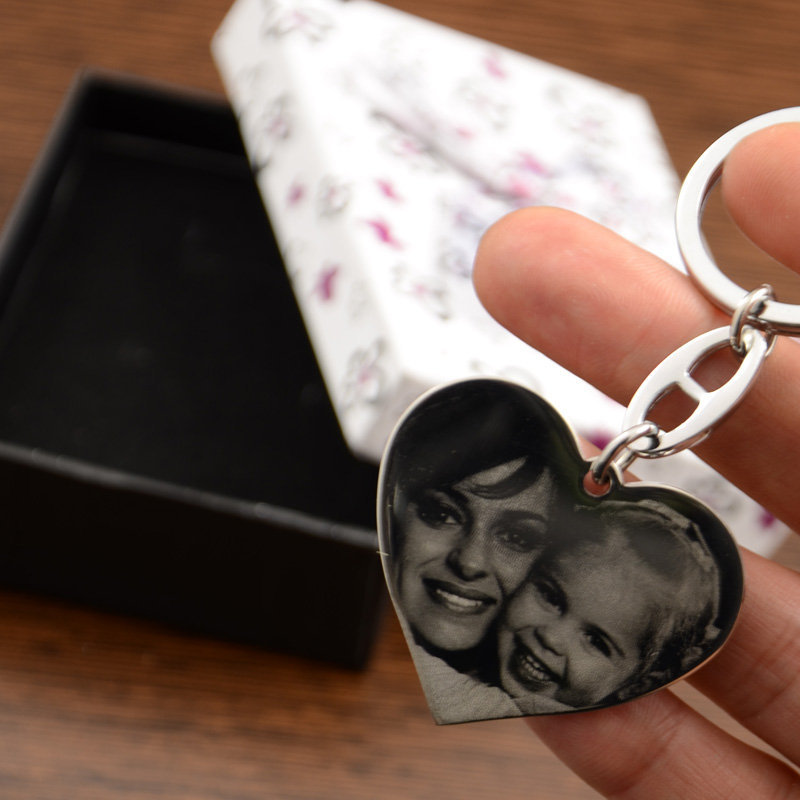 Cadeaux personnalisés: Bijoux personnalisés: Porte-clés coeur avec photo gravée