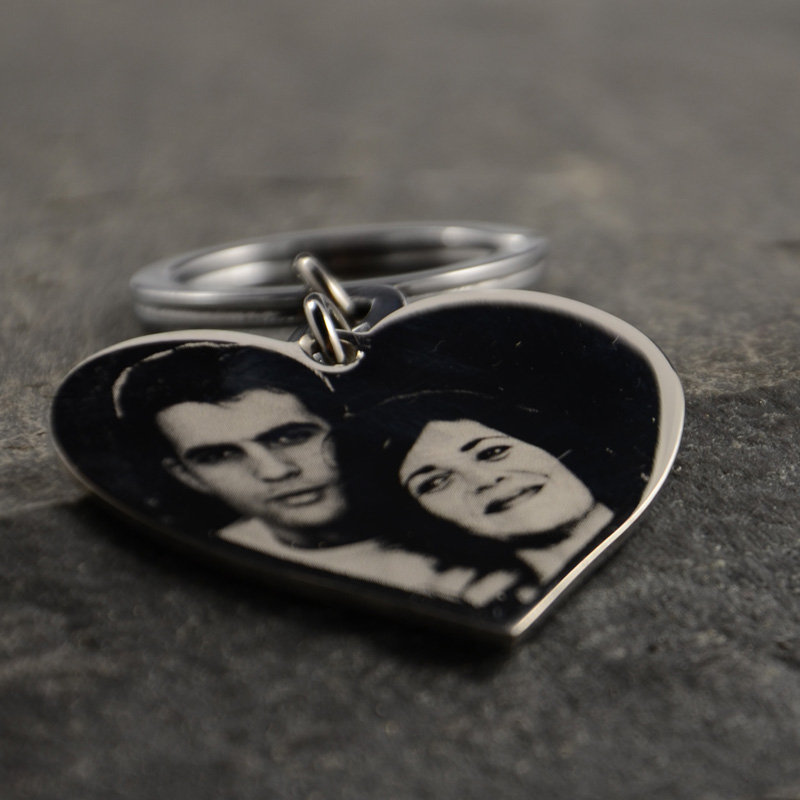 Cadeaux personnalisés: Bijoux personnalisés: Porte-clés coeur avec photo gravée