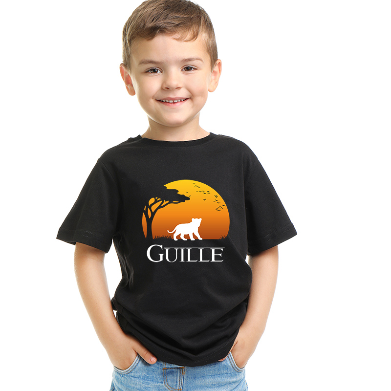 Cadeaux personnalisés: Cadeaux avec le nom: Ensemble de t-shirts noirs personnalis&eacute;s p&egrave;re et fils avec le nom &laquo; Lions &raquo;