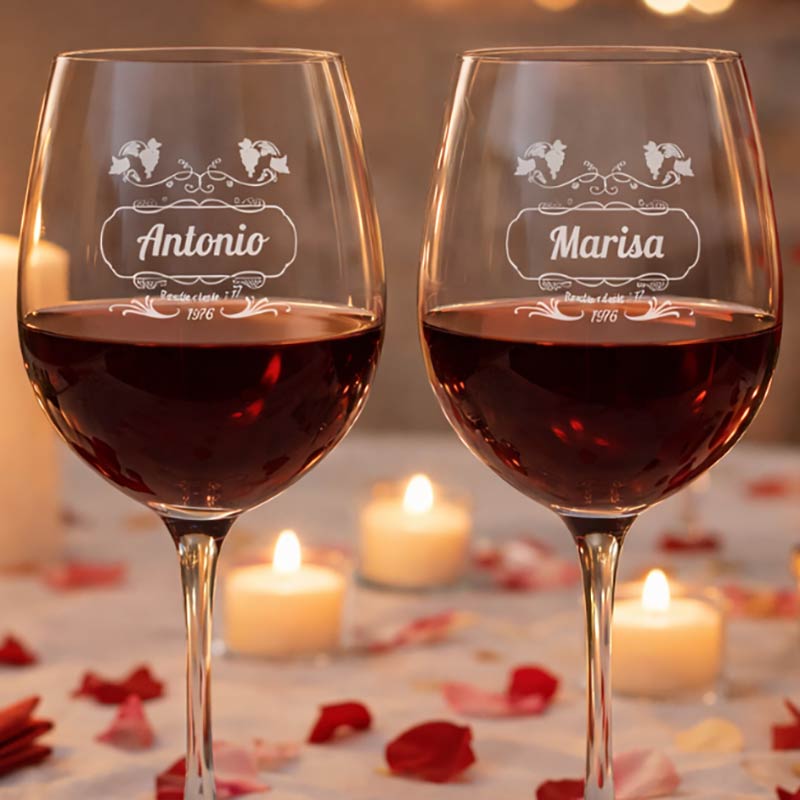Cadeaux personnalisés: Art de la table personnalis&eacute;: Lot de deux verres &agrave; vin personnalis&eacute;s