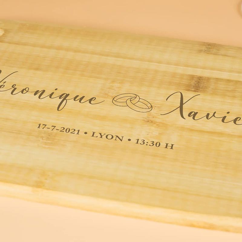 Cadeaux personnalisés: Décoration: Planche en bois gravée pour couple