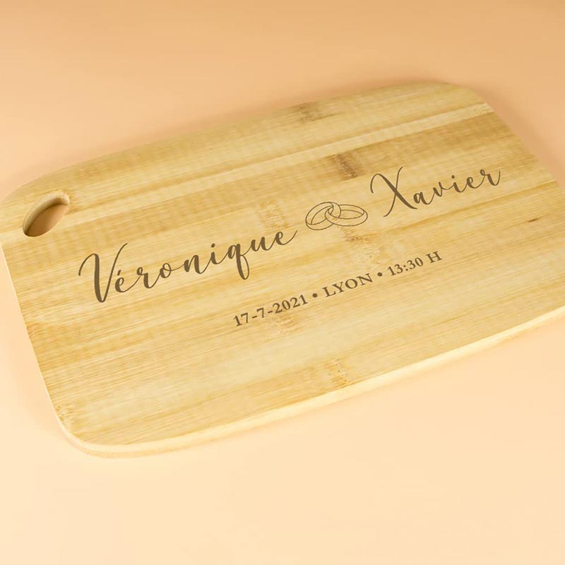 Cadeaux personnalisés: Décoration: Planche en bois gravée pour couple