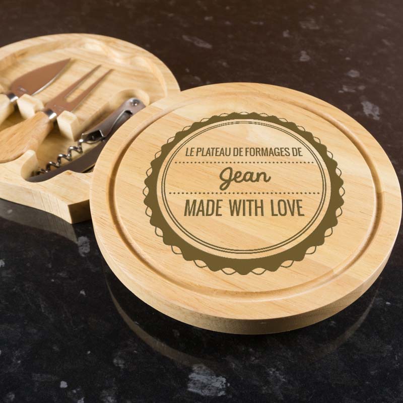 Cadeaux personnalisés: Cadeaux avec le nom: Plateau de fromages personnalisé 'Made with love'