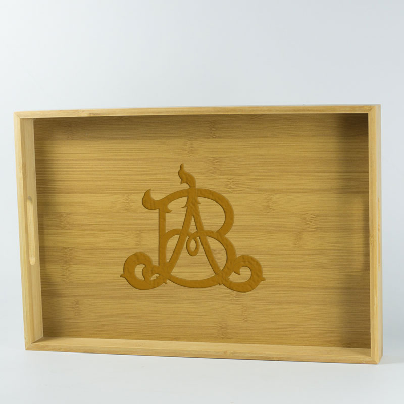 Cadeaux personnalisés: Décoration: Plateau en bois avec monogramme gravé