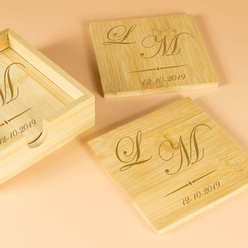 Cadeaux personnalisés: Décoration: Sous-verres en bambou gravés d’un monogramme